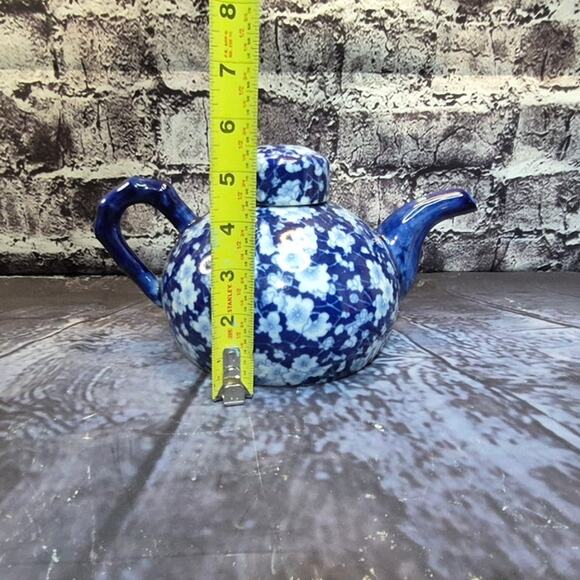 Vintage Floral Blue and White Teapot - Picture 6 of 7